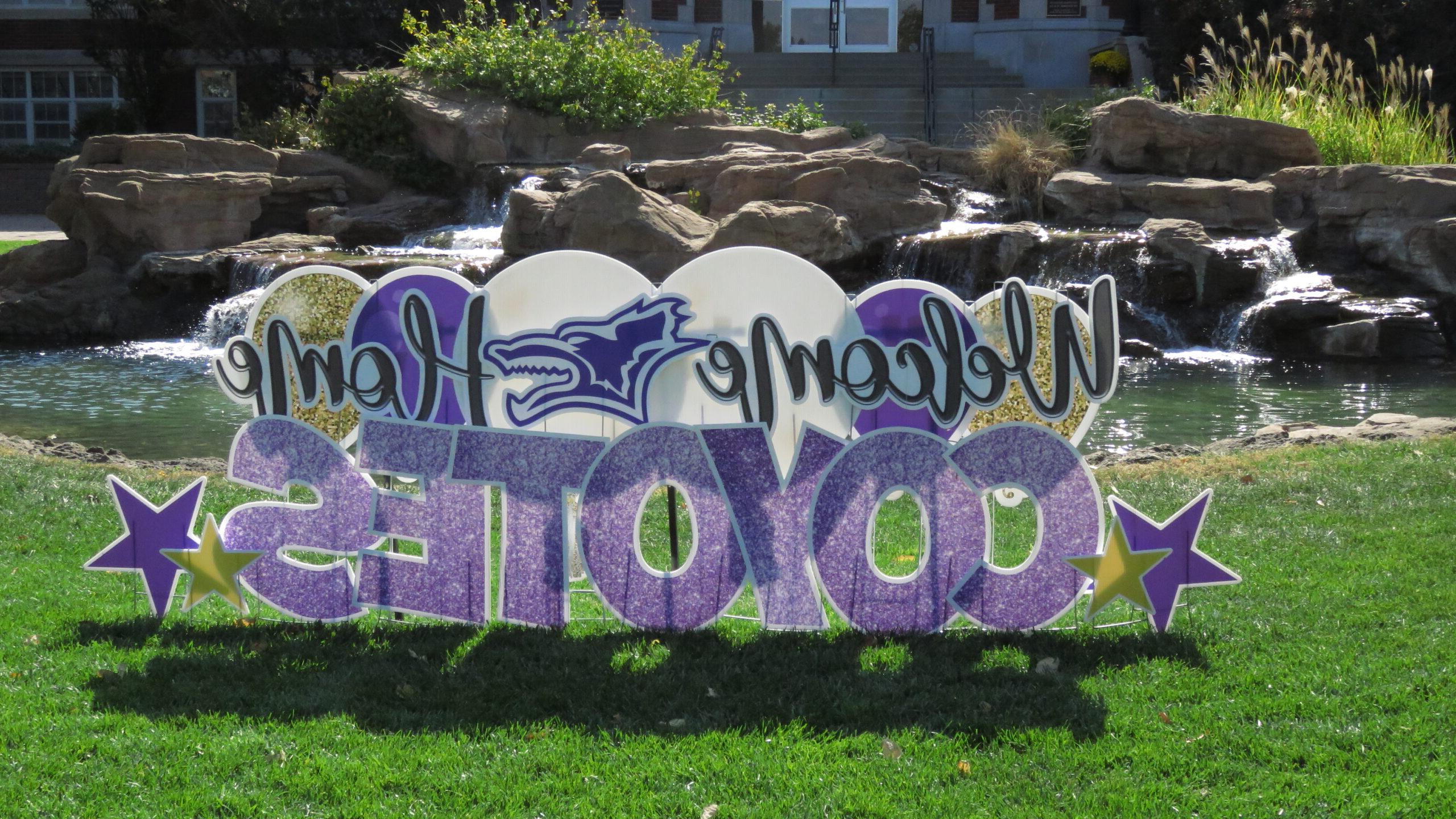 Homecoming sign