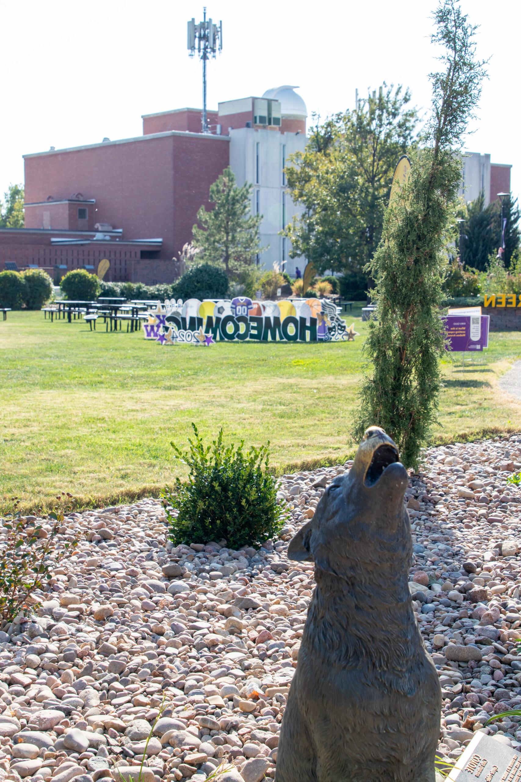 Coyote and Homecoming sign